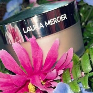 Laura Mercier  Translucent Light Catcher Powder  Celestial Light